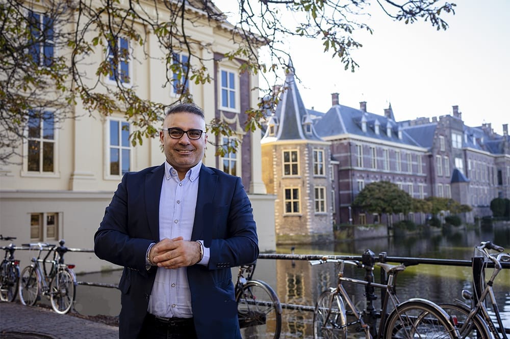 Sahin yildirim voor het Binnenhof