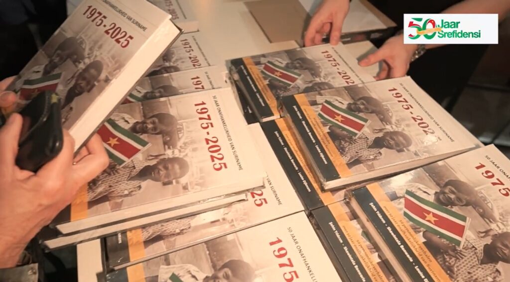 boek 50 jaar onafhankelijkheid van Suriname