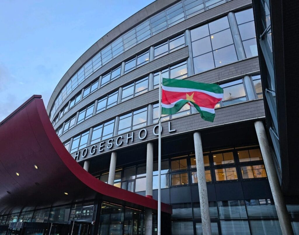 c7c6346f 16ab 4209 bba3 76a22c02a454