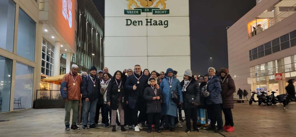 groepswandeling 50 jaar Onafhankelijkheid van suriname